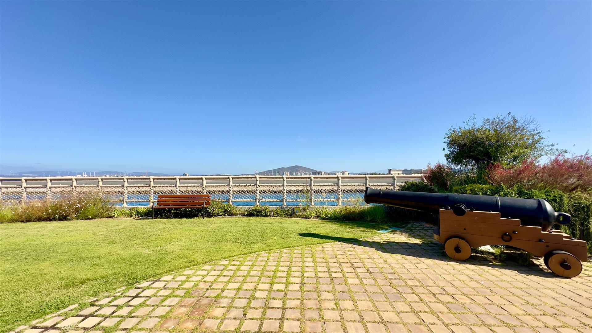 Image of Apartment - 2 Bedrooms - 2 Bathrooms for Sale in Marina Club-Gibraltar, Image 19